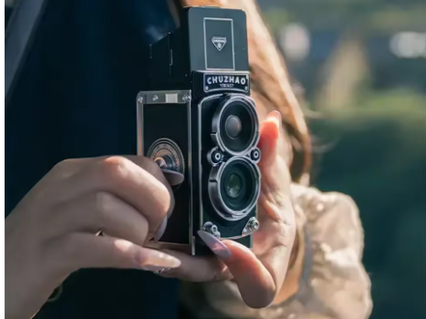 Mini Appareil Photo Numérique Rétro – Double Objectif, Écran 1.54", Idéal Cadeau Femme & Couple, Parfait pour Voyages et Selfies